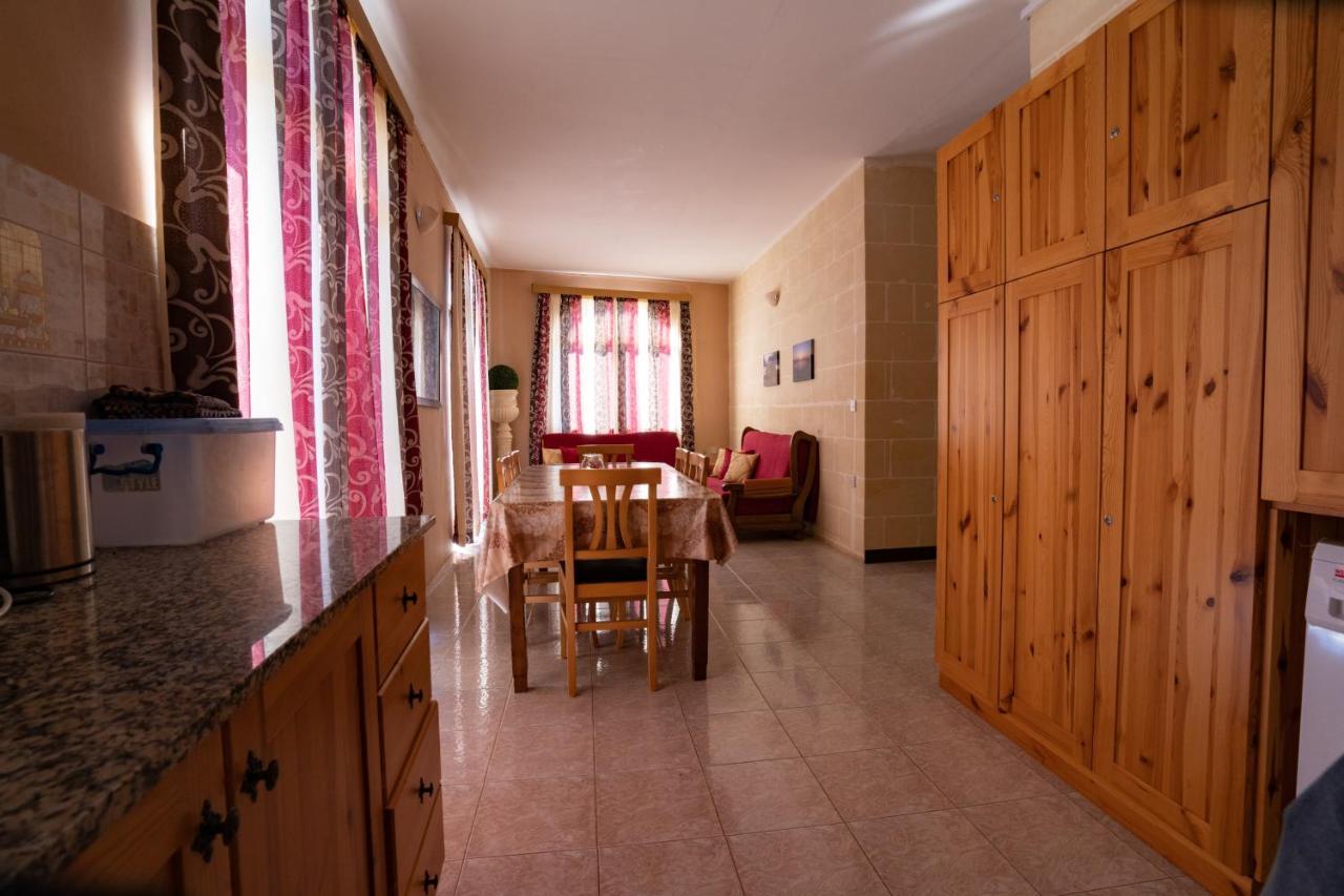 Sunset Seaview Accommodation 마살폰 외부 사진